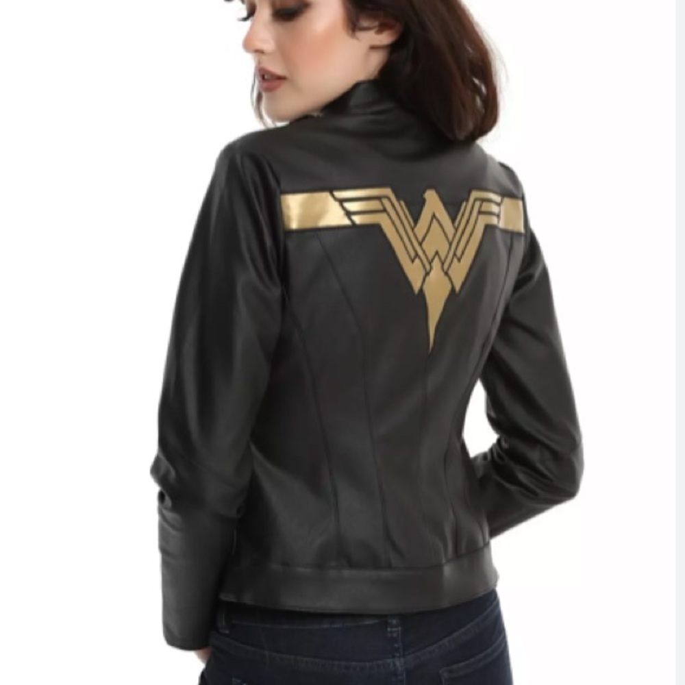 Hot Topic Wonder Woman Justice Leage black poly jacket Small